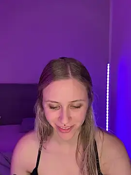 lunawolf21 online show from March 4, 2025, 5:56 pm