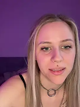 lunawolf21 online show from February 23, 2025, 7:11 am