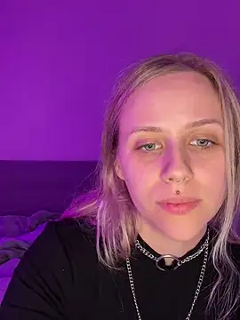 lunawolf21 online show from February 15, 2025, 6:33 pm