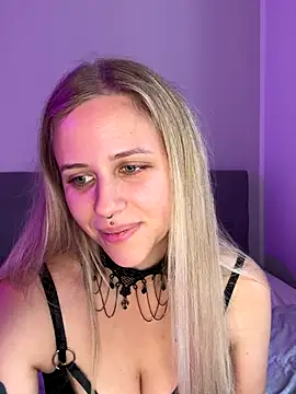 lunawolf21 online show from October 15, 2025, 7:27 am