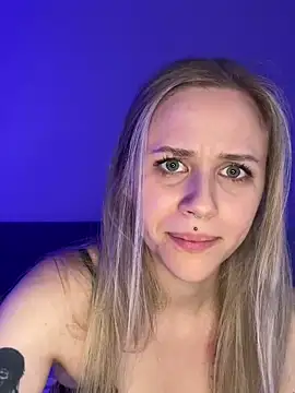 lunawolf21 online show from February 18, 2025, 7:10 am