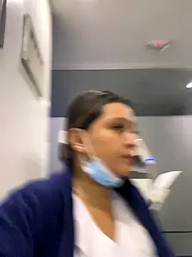 Keittly  online show from December 3, 2025, 3:40 am