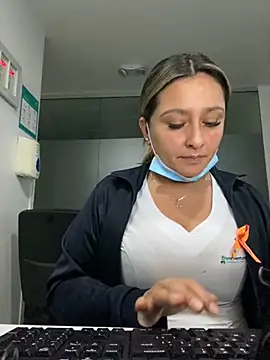 Keittly  online show from October 7, 2025, 1:28 am