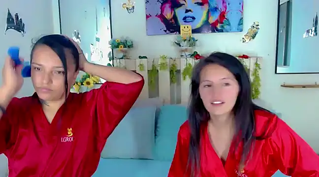 Snapshot of Sharon_et_Khloe12 chatting on December 18, 2024, 8:47 pm Sharon et Khloe12 online show from December 18, 2024, 8:47 pm