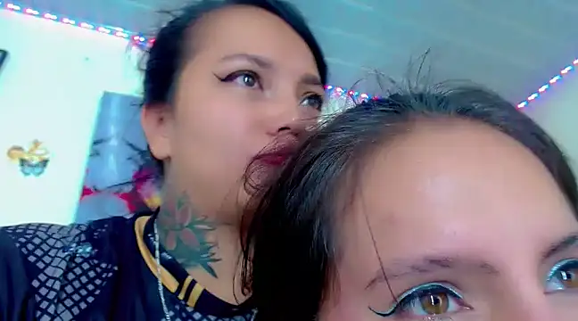 Snapshot of Sharon_et_Khloe12 chatting on December 6, 2024, 11:52 pm Sharon et Khloe12 online show from December 6, 2024, 11:52 pm