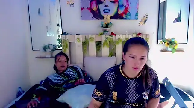 Snapshot of Sharon_et_Khloe12 chatting on January 16, 2025, 11:04 am Sharon et Khloe12 online show from January 16, 2025, 11:04 am