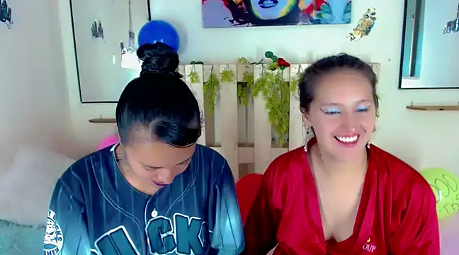 Snapshot of Sharon_et_Khloe12 chatting on December 31, 2024, 8:15 am Sharon et Khloe12 online show from December 31, 2024, 8:15 am