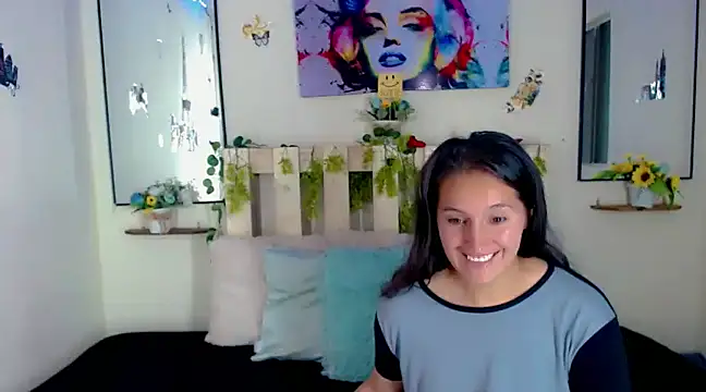 Snapshot of Sharon_et_Khloe12 chatting on January 10, 2025, 5:15 am Sharon et Khloe12 online show from January 10, 2025, 5:15 am