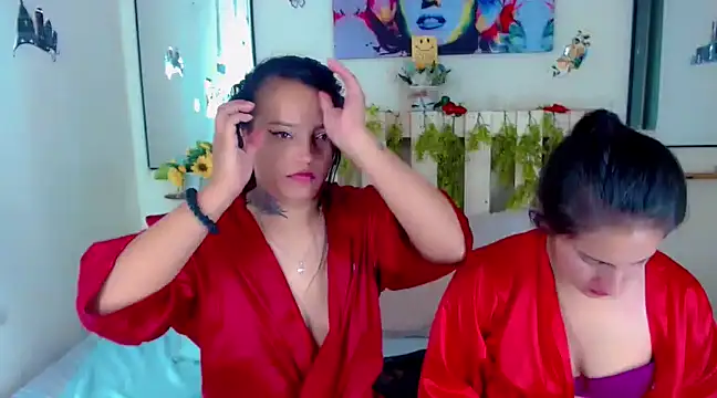 Snapshot of Sharon_et_Khloe12 chatting on December 18, 2024, 11:51 pm Sharon et Khloe12 online show from December 18, 2024, 11:51 pm