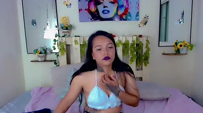 Snapshot of Sharon_et_Khloe12 chatting on January 5, 2025, 7:38 am Sharon et Khloe12 online show from January 5, 2025, 7:38 am