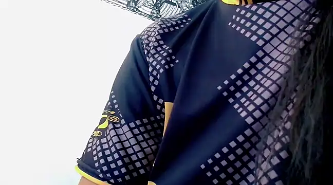 Snapshot of Sharon_et_Khloe12 chatting on December 5, 2024, 9:11 pm Sharon et Khloe12 online show from December 5, 2024, 9:11 pm