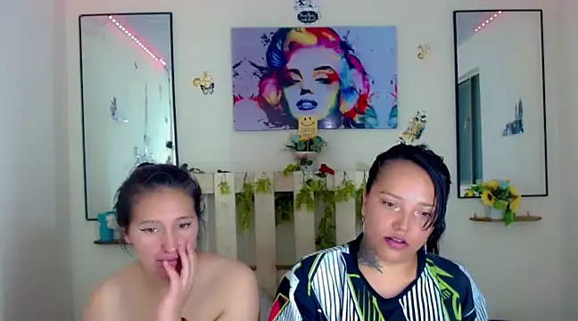 Snapshot of Sharon_et_Khloe12 chatting on January 16, 2025, 8:00 am Sharon et Khloe12 online show from January 16, 2025, 8:00 am