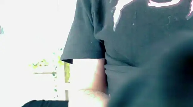 Snapshot of Sharon_et_Khloe12 chatting on December 3, 2024, 9:39 pm Sharon et Khloe12 online show from December 3, 2024, 9:39 pm