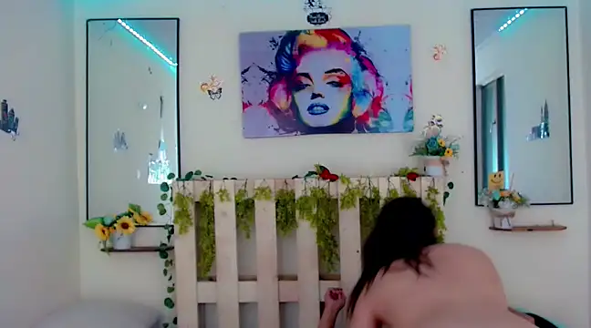 Snapshot of Sharon_et_Khloe12 chatting on December 4, 2024, 3:53 am Sharon et Khloe12 online show from December 4, 2024, 3:53 am