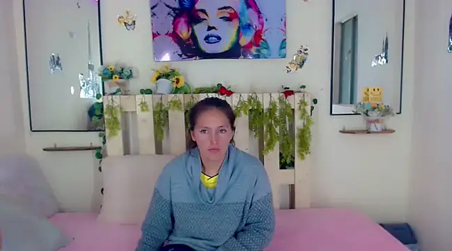 Snapshot of Sharon_et_Khloe12 chatting on December 7, 2024, 2:58 am Sharon et Khloe12 online show from December 7, 2024, 2:58 am