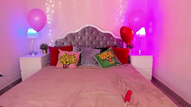 Snapshot of Aria_Blisss chatting on March 18, 2025, 11:33 am Aria Blisss online show from March 18, 2025, 11:33 am