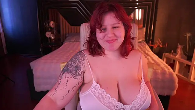 Snapshot of LiliyaMoon chatting on December 16, 2025, 7:45 am LiliyaMoon online show from December 16, 2025, 7:45 am