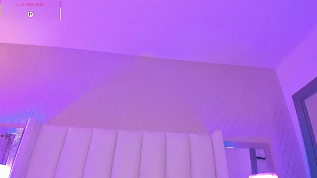 Snapshot of SophiaSmiiths_ chatting on October 26, 2025, 10:59 am SophiaSmiiths online show from October 26, 2025, 10:59 am