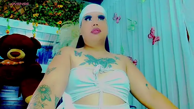 nauthyvalentina online show from March 18, 2026, 1:57 pm