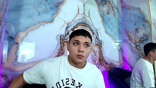 Snapshot of couple_lovelyds chatting on February 5, 2026, 8:48 pm couple lovelyds online show from February 5, 2026, 8:48 pm