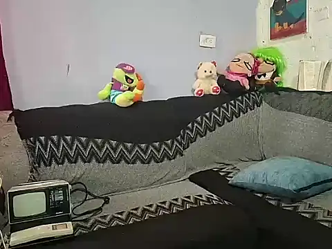 yazforeSolo online show from September 12, 2025, 3:01 pm