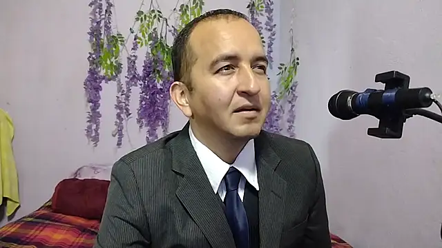 yazforeSolo online show from September 18, 2025, 2:31 pm