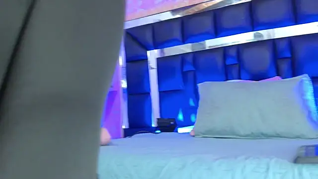 Sofia martiin online show from September 18, 2025, 3:09 am