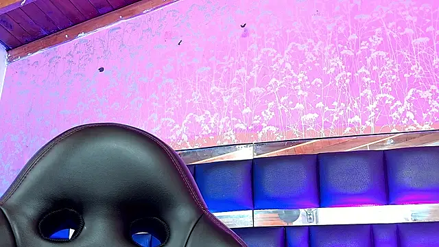 Sofia martiin online show from October 17, 2025, 3:10 am