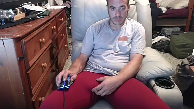 Snapshot of ScubaStevex chatting on October 2, 2025, 11:08 pm ScubaStevex online show from October 2, 2025, 11:08 pm