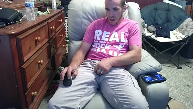 Snapshot of ScubaStevex chatting on September 28, 2025, 2:40 am ScubaStevex online show from September 28, 2025, 2:40 am