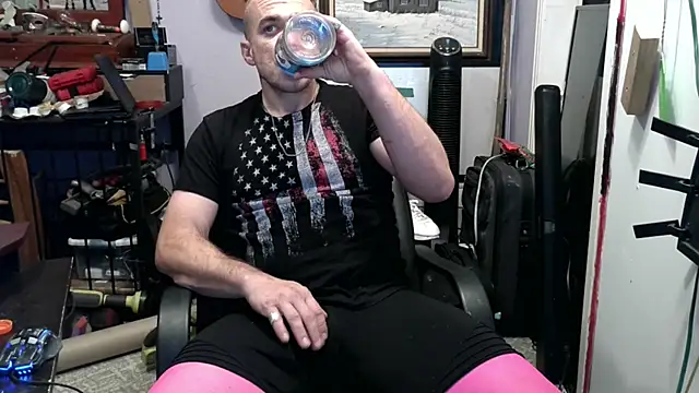 Snapshot of ScubaStevex chatting on November 9, 2025, 11:09 pm ScubaStevex online show from November 9, 2025, 11:09 pm