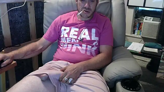 Snapshot of ScubaStevex chatting on October 9, 2025, 12:38 pm ScubaStevex online show from October 9, 2025, 12:38 pm