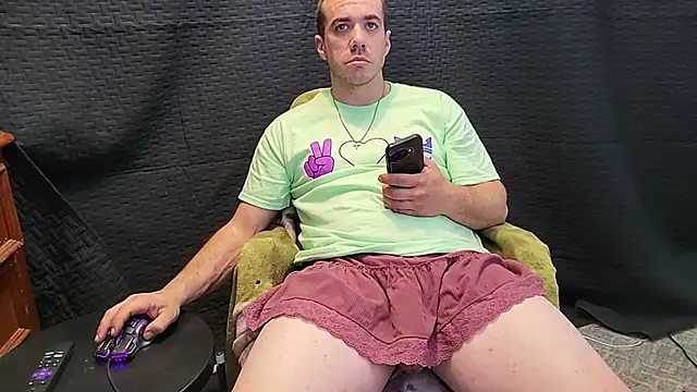 Snapshot of ScubaStevex chatting on November 29, 2025, 11:32 am ScubaStevex online show from November 29, 2025, 11:32 am