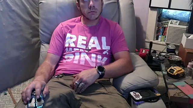 Snapshot of ScubaStevex chatting on October 8, 2025, 2:40 pm ScubaStevex online show from October 8, 2025, 2:40 pm