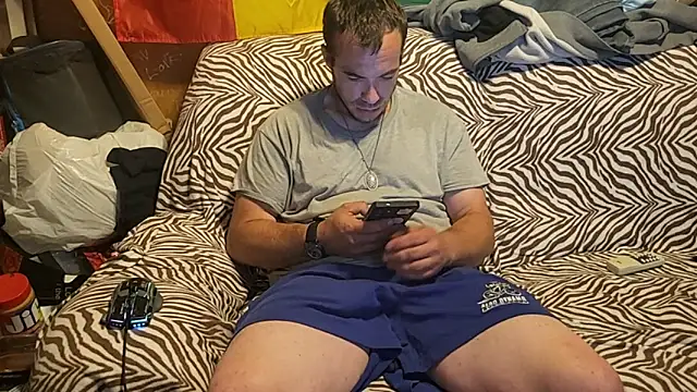 Snapshot of ScubaStevex chatting on June 17, 2026, 11:47 pm ScubaStevex online show from June 17, 2026, 11:47 pm