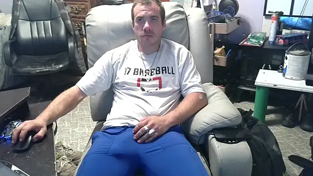 Snapshot of ScubaStevex chatting on October 25, 2025, 6:52 pm ScubaStevex online show from October 25, 2025, 6:52 pm