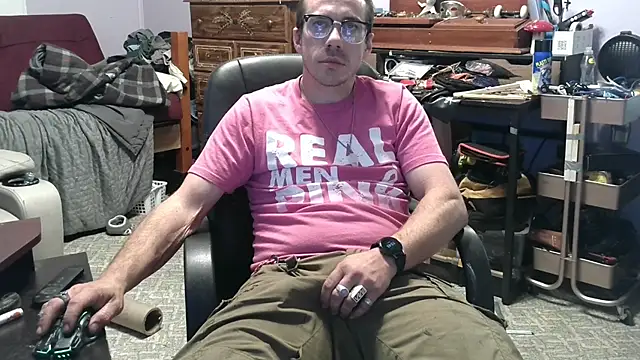 Snapshot of ScubaStevex chatting on October 28, 2025, 5:45 pm ScubaStevex online show from October 28, 2025, 5:45 pm