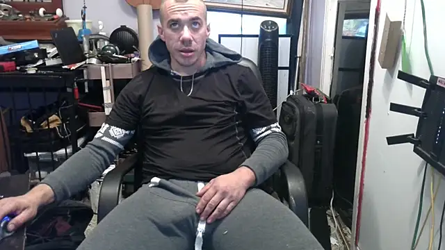 Snapshot of ScubaStevex chatting on November 7, 2025, 4:22 pm ScubaStevex online show from November 7, 2025, 4:22 pm