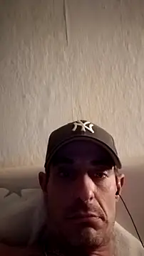 Snapshot of Danny22333 chatting on April 16, 2026, 12:22 am Danny22333 online show from April 16, 2026, 12:22 am