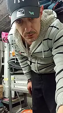 Snapshot of Danny22333 chatting on March 2, 2026, 6:47 am Danny22333 online show from March 2, 2026, 6:47 am