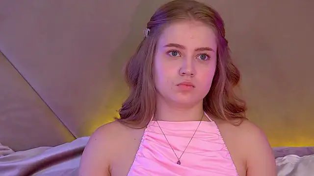 SelinSwarovski online show from September 22, 2025, 4:24 pm