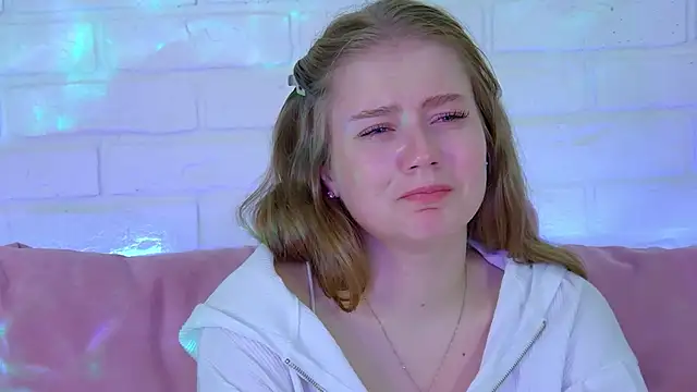 SelinSwarovski online show from October 12, 2025, 4:14 am