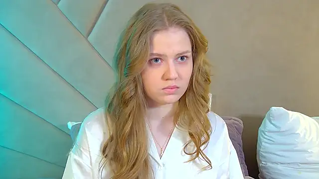 Snapshot of SelinSwarovski chatting on April 3, 2026, 4:24 pm SelinSwarovski online show from April 3, 2026, 4:24 pm