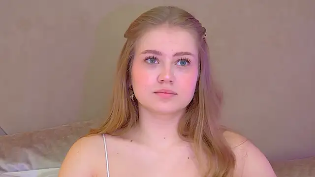 SelinSwarovski online show from September 26, 2025, 4:14 pm