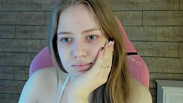 Snapshot of SelinSwarovski chatting on May 15, 2026, 4:16 pm SelinSwarovski online show from May 15, 2026, 4:16 pm