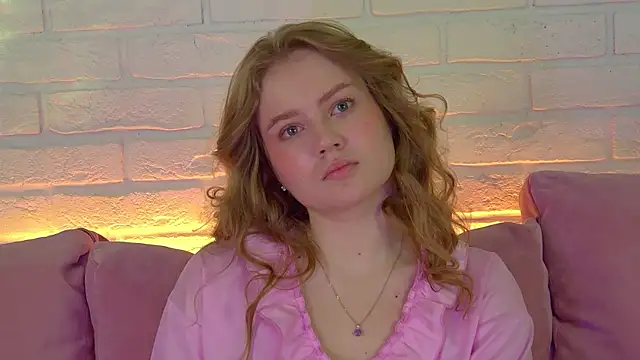 SelinSwarovski online show from November 6, 2025, 6:01 pm