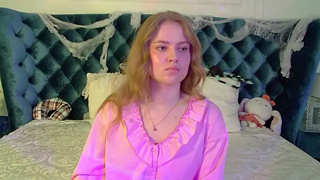 SelinSwarovski online show from October 30, 2025, 6:16 pm