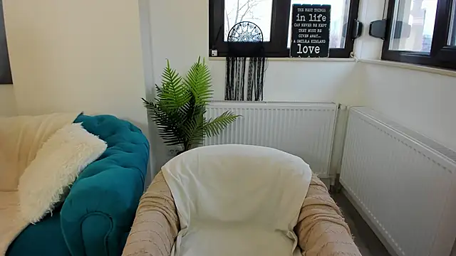 Snapshot of Arya_Shinex chatting on February 6, 2026, 8:32 am Arya Shinex online show from February 6, 2026, 8:32 am