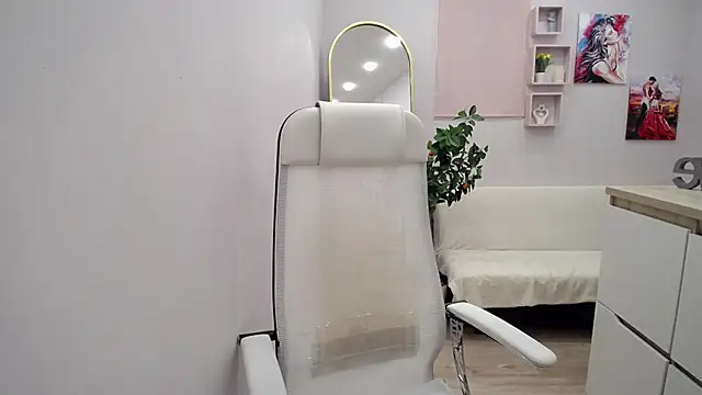 Snapshot of Milla_Cutie18 chatting on February 4, 2026, 5:02 am Milla Cutie18 online show from February 4, 2026, 5:02 am