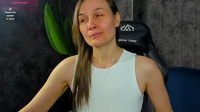 Snapshot of Lillian_White chatting on April 4, 2026, 1:01 am Lillian White online show from April 4, 2026, 1:01 am